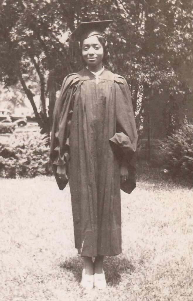 Edith_Renfrow_Grinnell_College_Graduation_1937